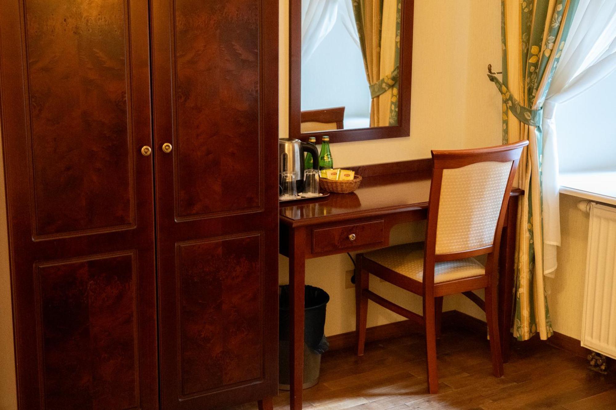 Aparthotel Karmel Krasków Eksteriør bilde
