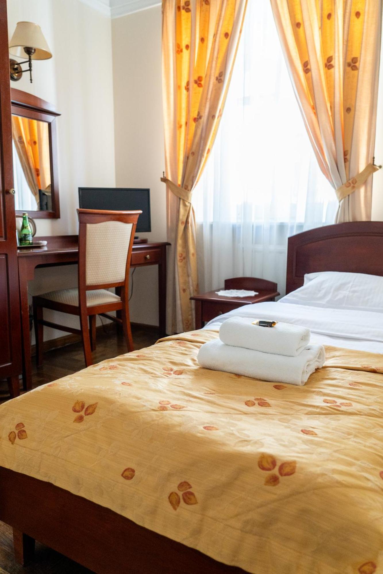 Aparthotel Karmel Krasków Eksteriør bilde